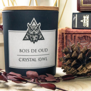 Bougie nommée "Bois de Oud" de la marque Crystal Owl.