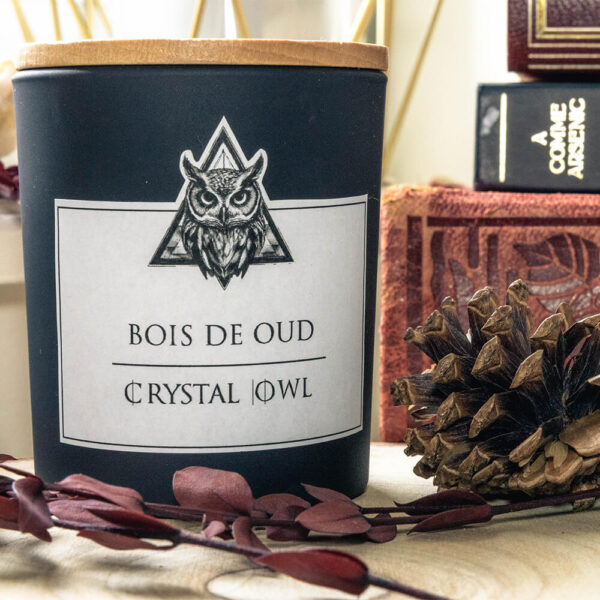 Bougie nommée "Bois de Oud" de la marque Crystal Owl.