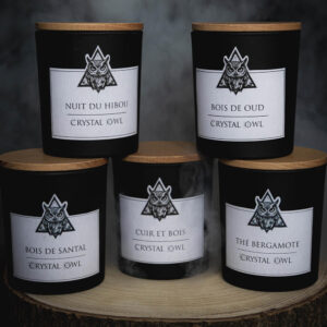 Une représentation des cinq bougies de la marque Crystal Owl.